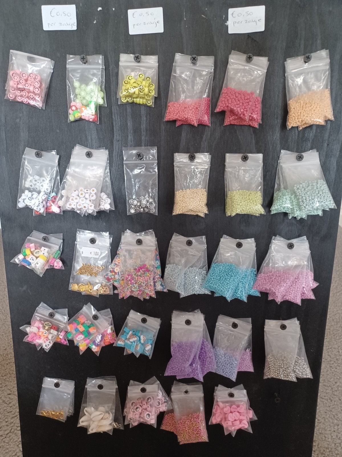 100 zakjes rocailles kralen, bedels, slotjes, polymeer  etc, Ophalen, Nieuw