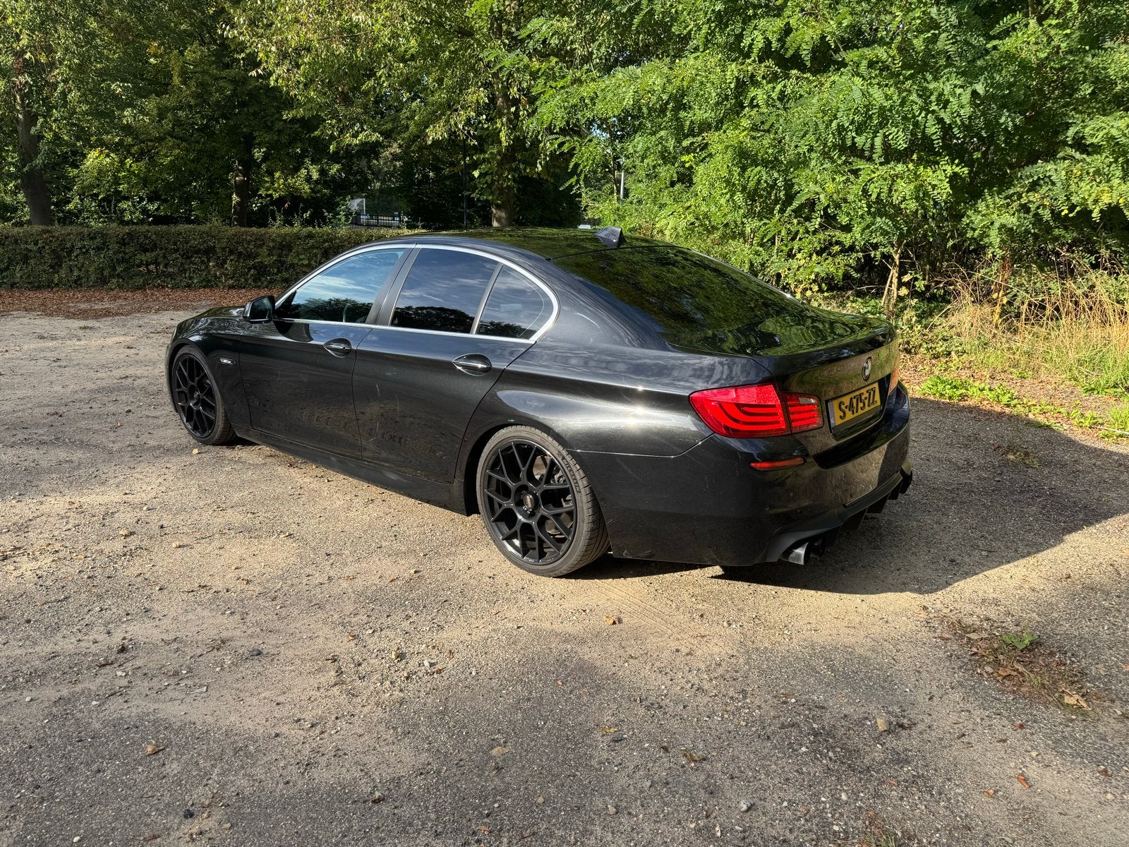 BMW 5-Serie 4.4 I 550 AUT 2010 Zwart, Auto's, Automaat, Achterwielaandrijving, 8 cilinders, 2000 kg