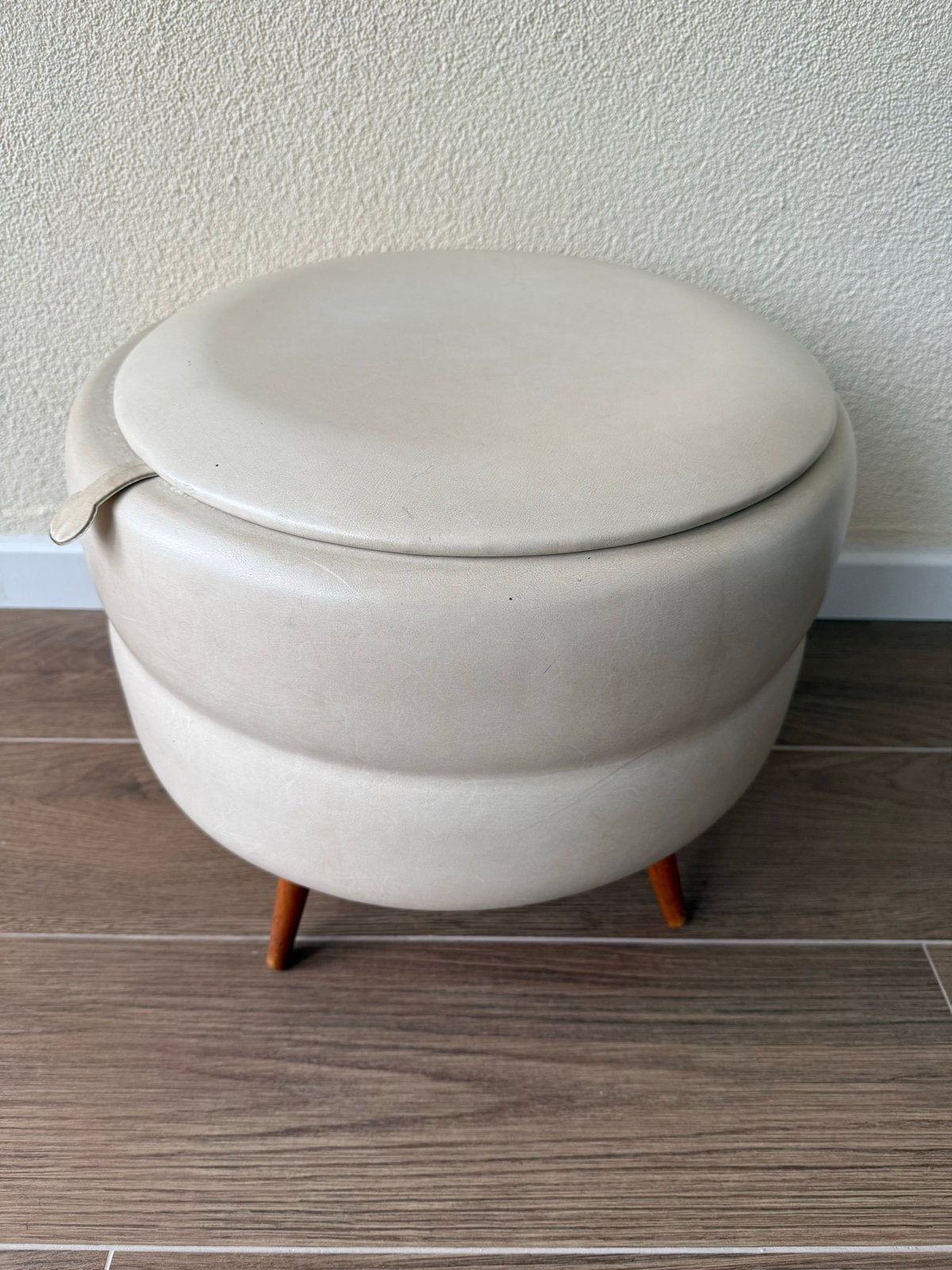 Vintage Jaren '70 Poef met Opbergruimte - Crème, Minder dan 50 cm, Gebruikt, Rond, Ophalen of Verzenden
