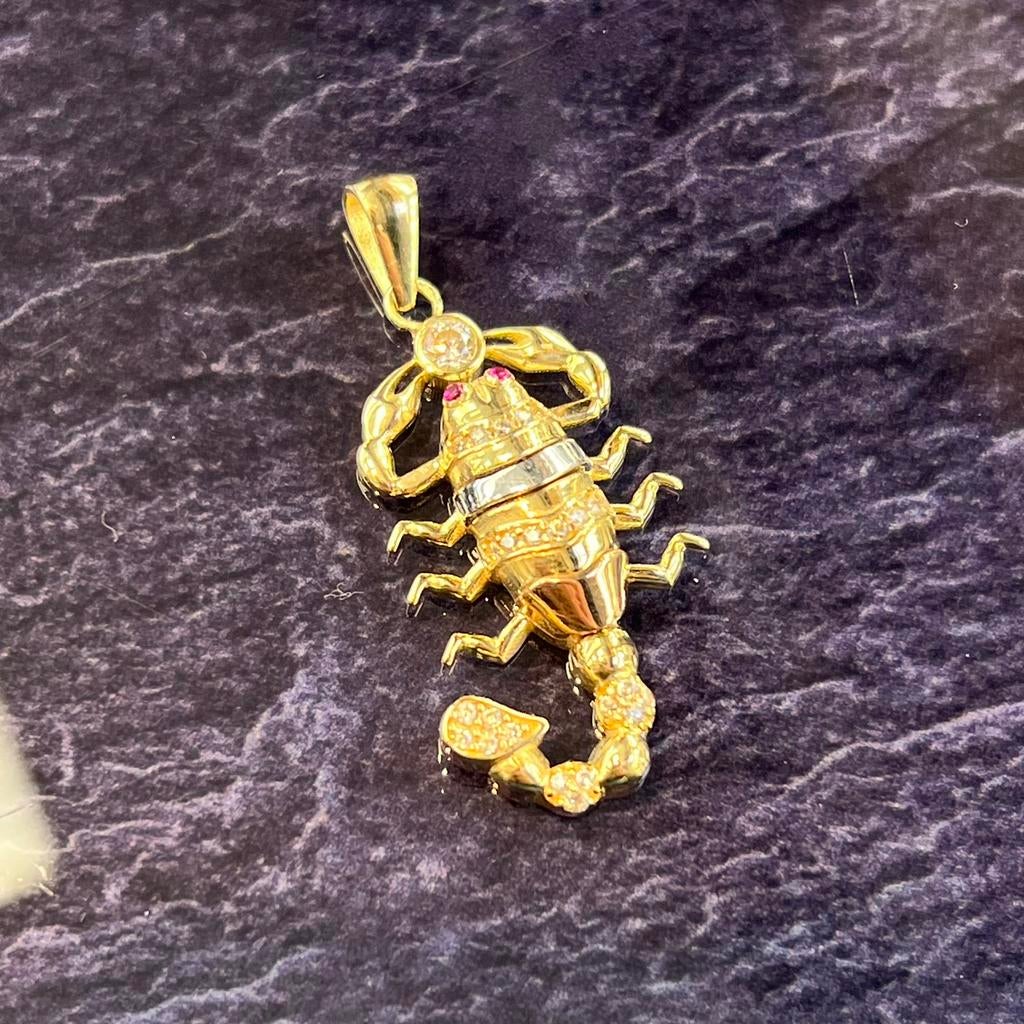 14 karaat gouden schorpioen kettinghanger nieuw, Ophalen of Verzenden, Zo goed als nieuw, Goud, Kruis of Symbool