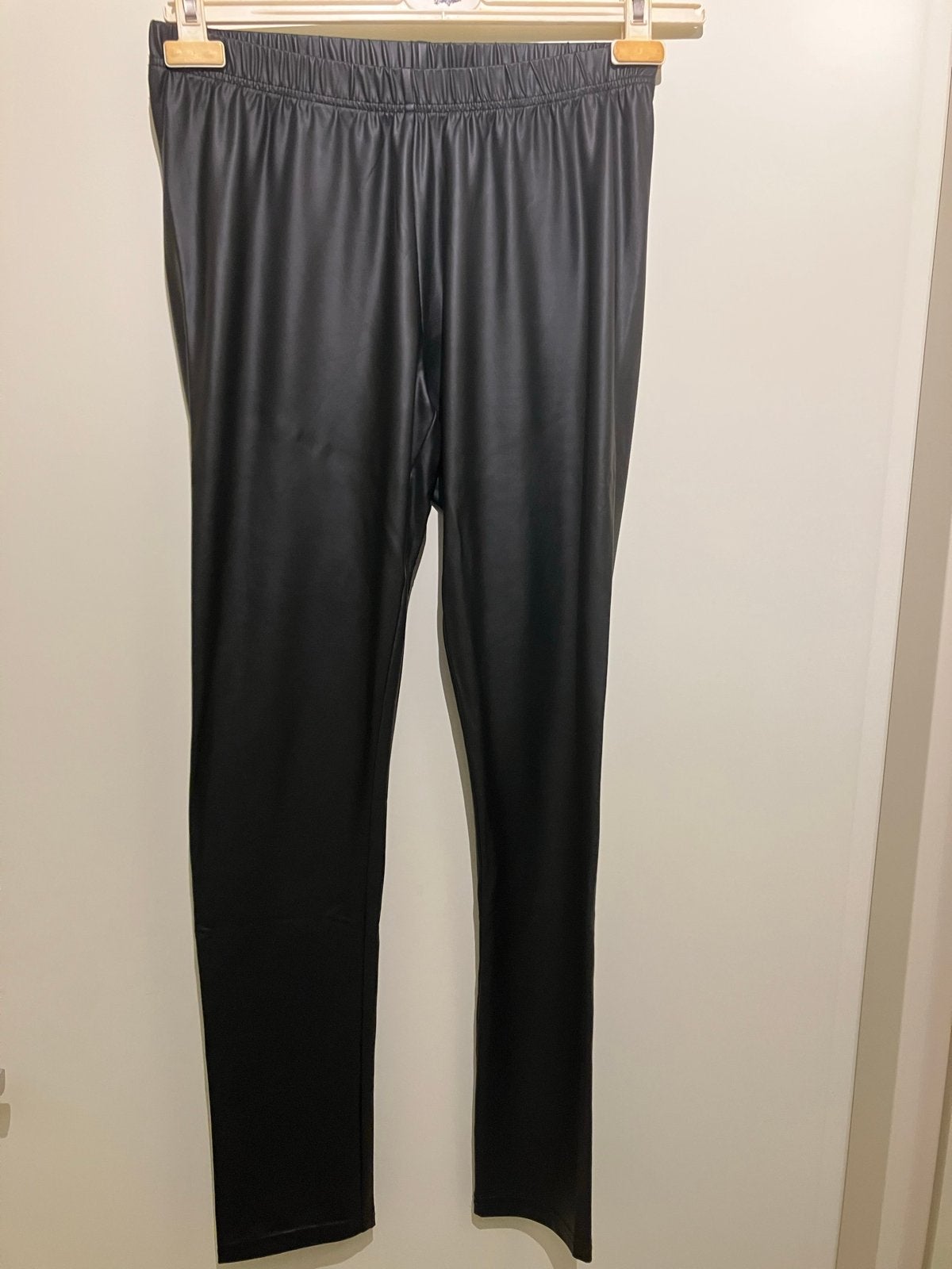 Zwarte imitatie leren legging - Maat L, Kleding | Dames, Leggings, Maillots en Panty's, Legging, Zwart, Ophalen of Verzenden, Maat 44/46 (L)