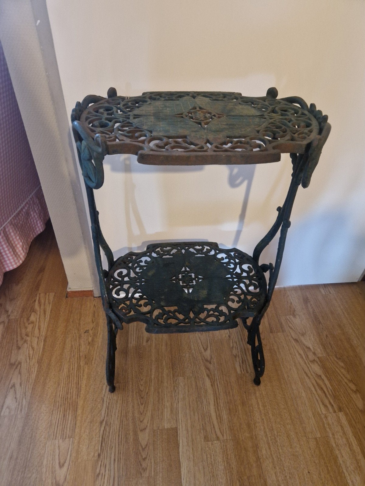 Antieke gietijzeren tafeltje/ etagére patina groen, Ophalen