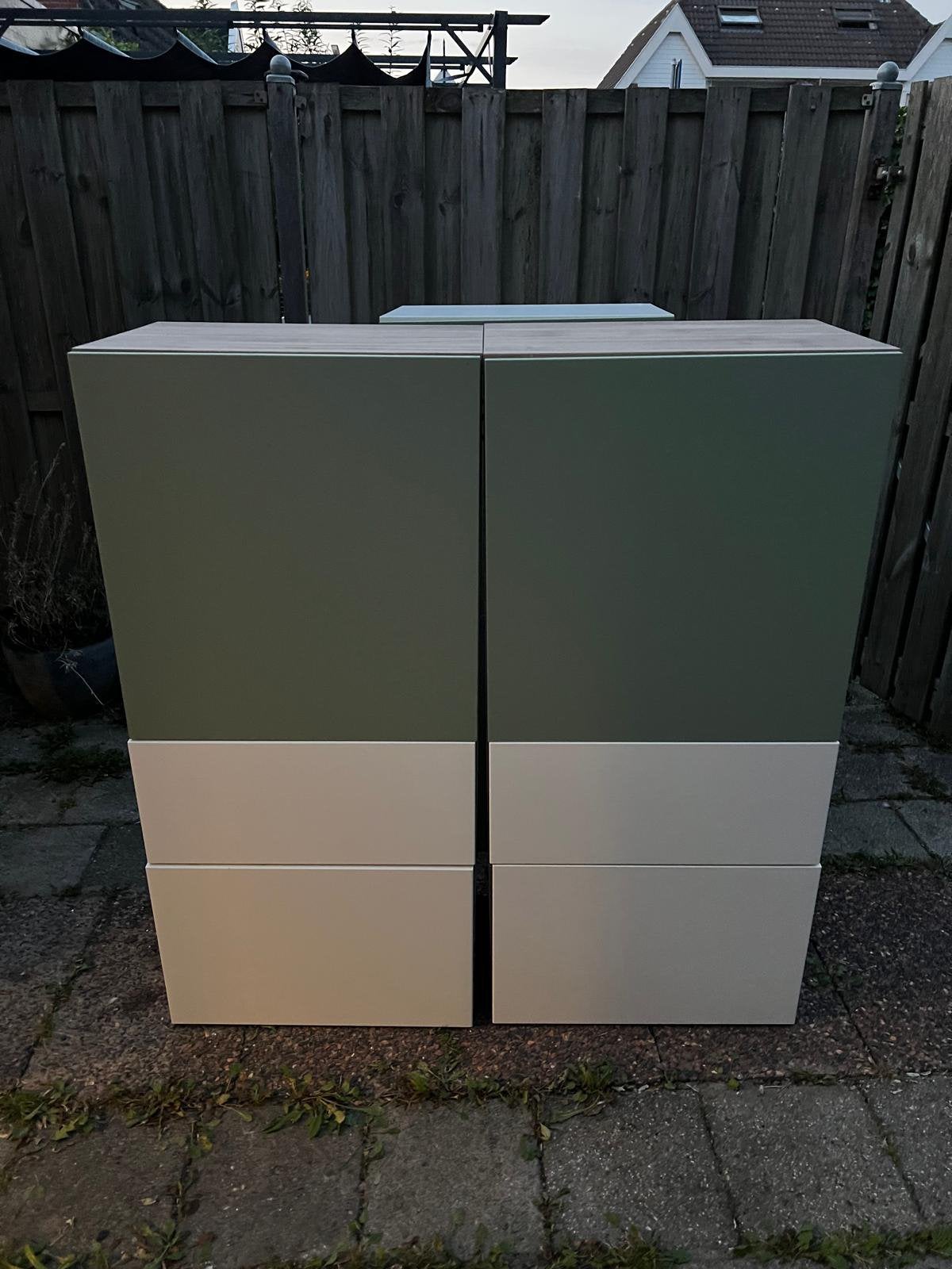 IKEA BESTÅ kast – eikenlook, wit en lichtgroen, Huis en Inrichting, Ophalen, Gebruikt, Met lade(s), Minder dan 150 cm