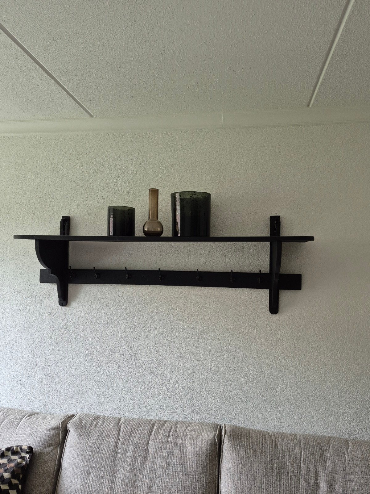 Oude zwarte wandkapstok/ regaal met plank en 7 haken, Gebruikt, Minder dan 100 cm, Hout, Ophalen