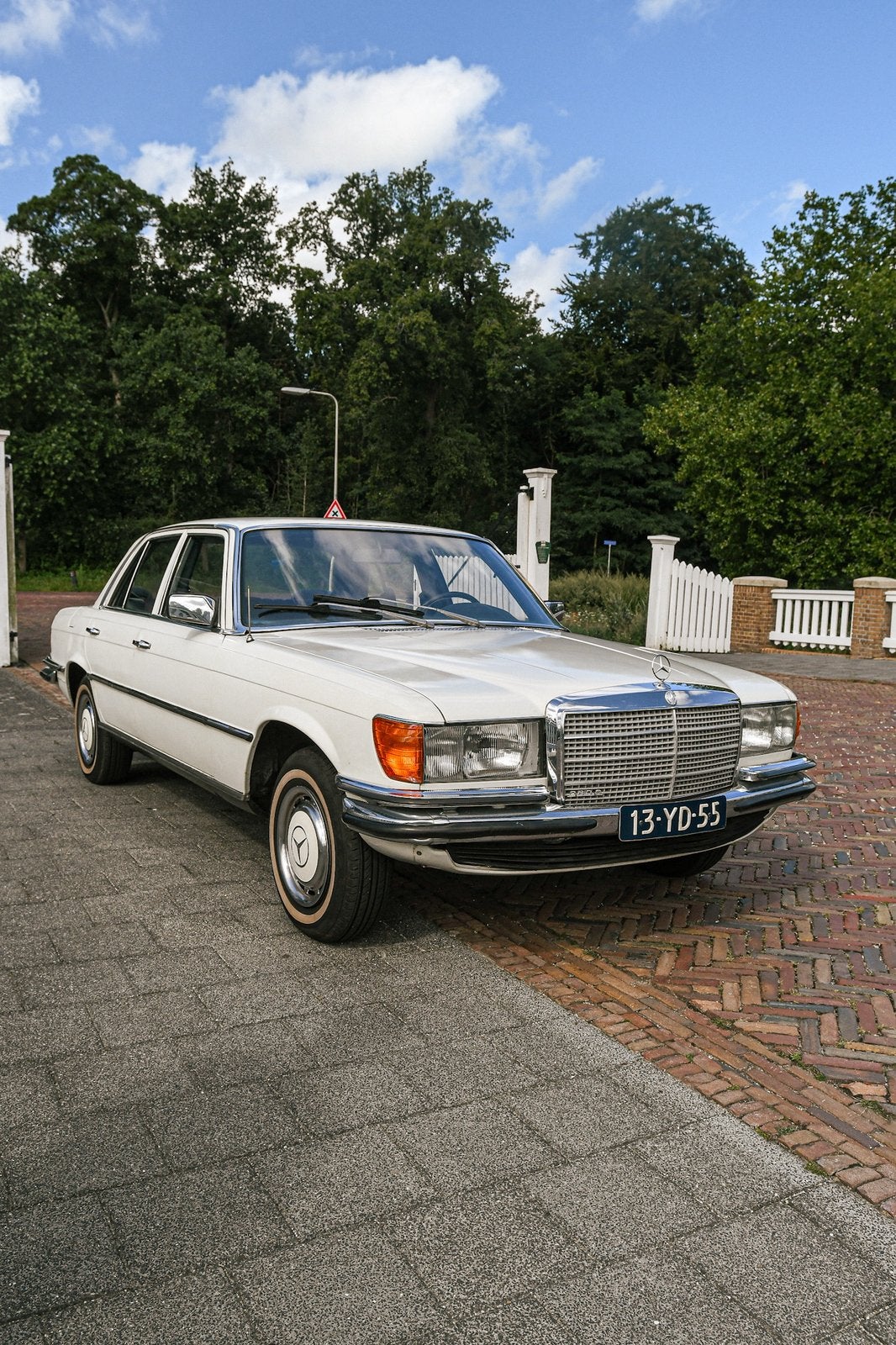 Mercedes-Benz S-Klasse 2.7 280 S 1973 Wit Oldtimer, Auto's, Automaat, Achterwielaandrijving, 156 pk, Leder en Stof