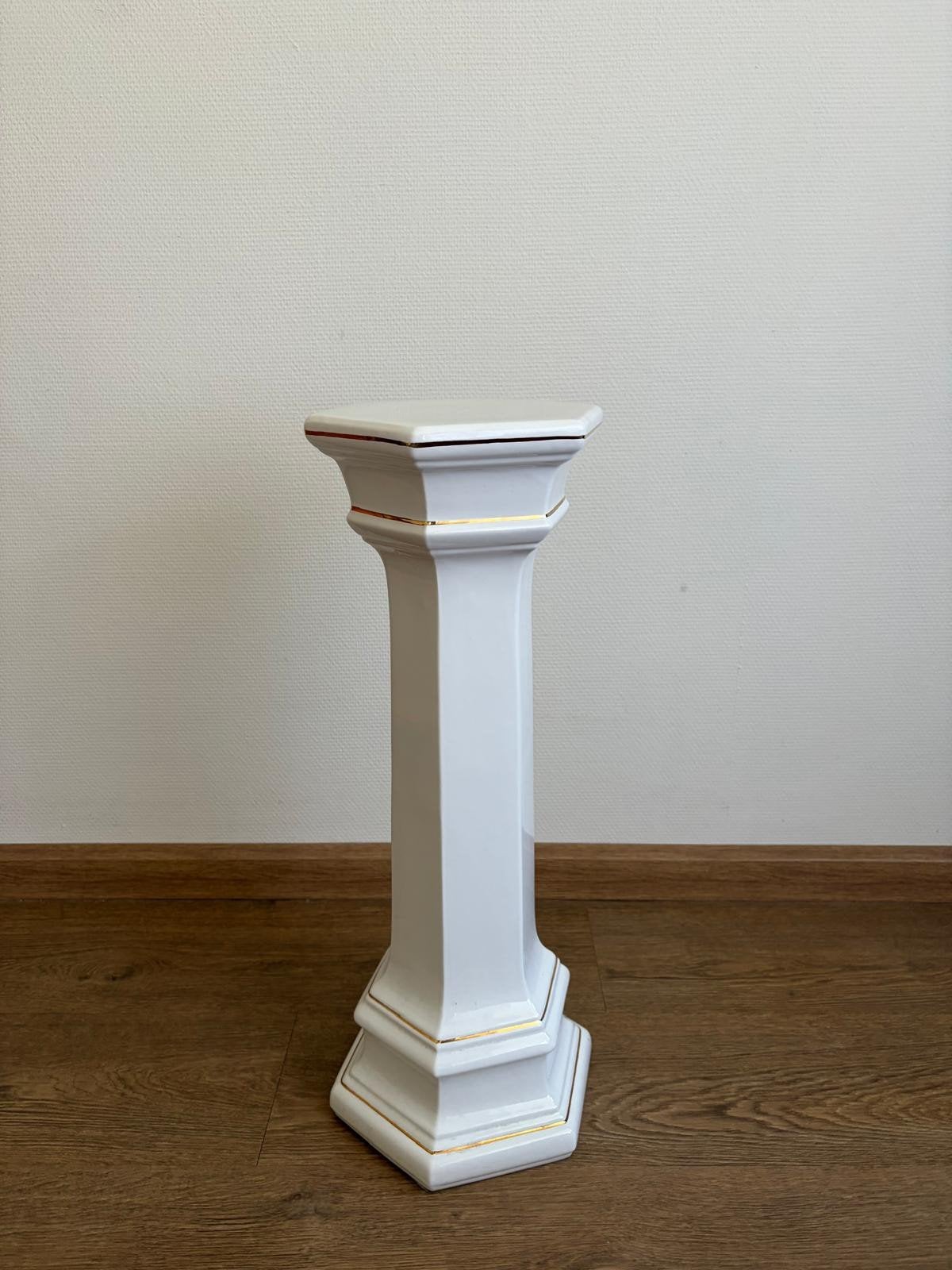 Te Koop: witte zuil met pot, Ophalen