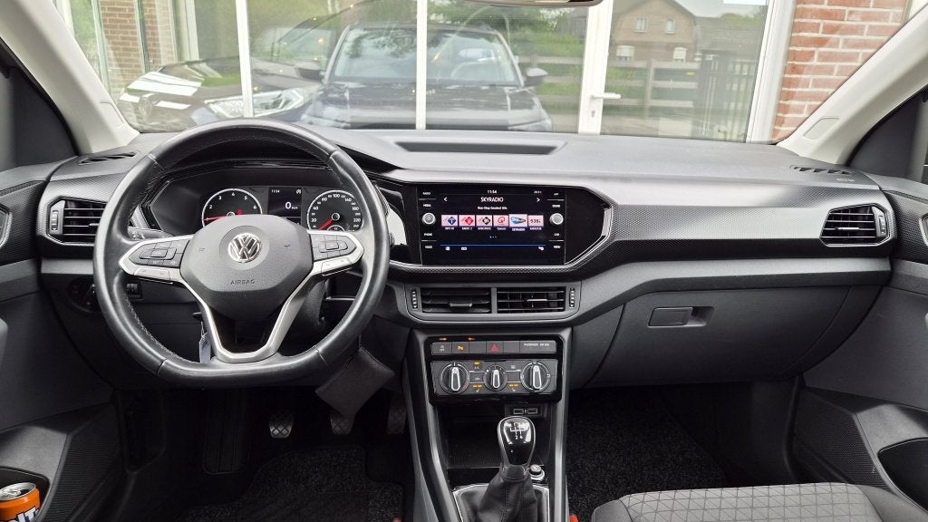 Volkswagen T-Cross 1.0 TSI Life, Trekhaak, Stoelverwarming, Auto's, Keurmerk '100% Onderhouden', 95 pk, 620 kg, Bedrijf