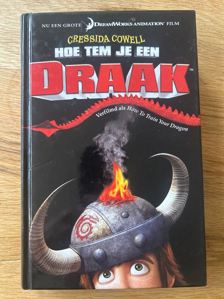 Hoe tem je een draak - Cressida Cowell (verfilmd), Ophalen of Verzenden, Gelezen
