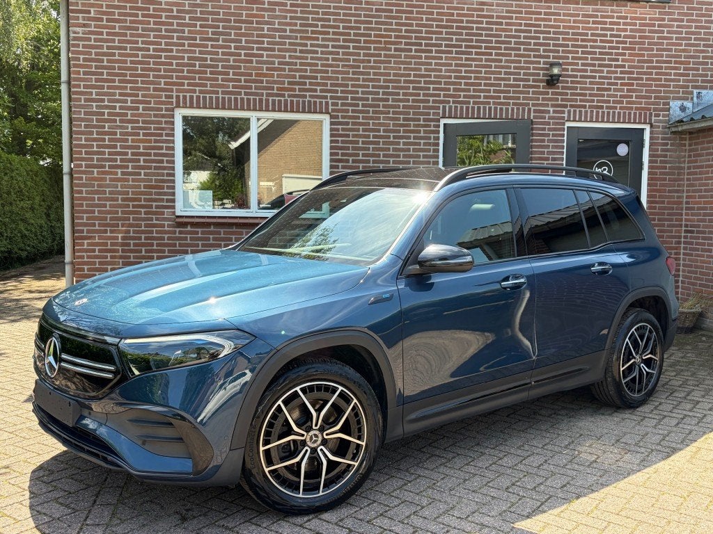 Mercedes-benz EQB 300 4Matic AMG 7 ZITS Pano, Auto's, Mercedes-Benz, Automaat, Gebruikt, EQB, Blauw