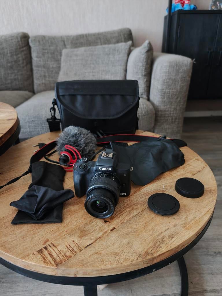 Canon EOS M50 met 15-45mm lens en complete accessoires set, Audio, Tv en Foto, Fotocamera's Digitaal, Ophalen of Verzenden