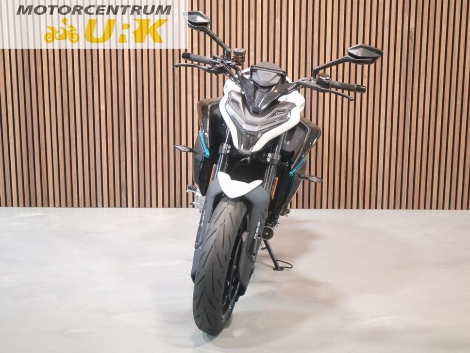 CFMOTO NK 675 DEMO verkoop CF Moto NK675 wit!! (bj 2025), 675 cc, Motorrijbewijs A, Bedrijf, Meer dan 35 kW