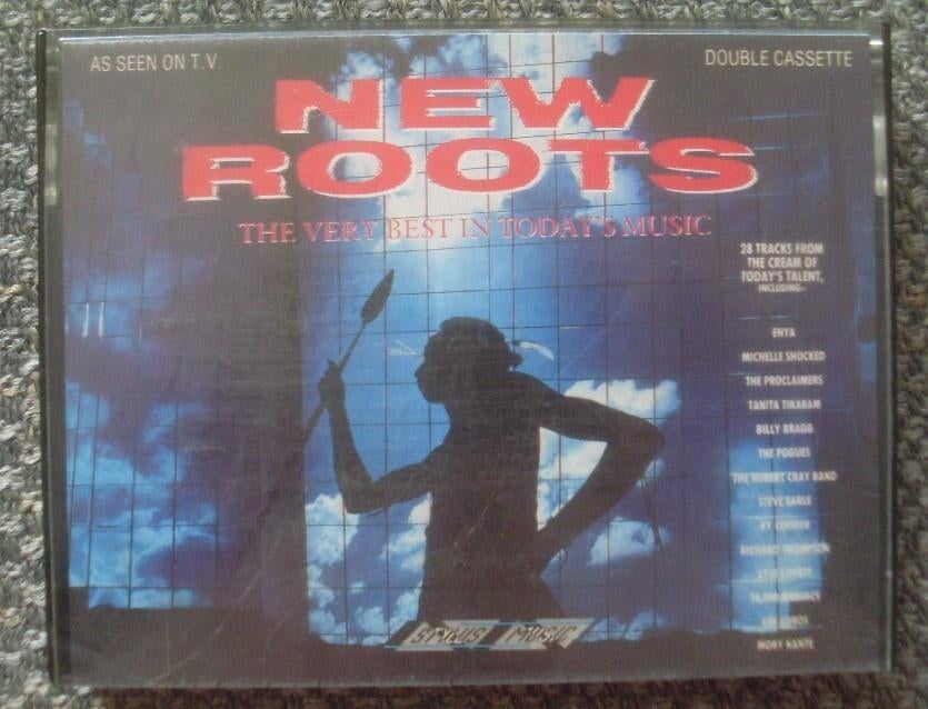 New Roots (2x MC) cassette Los Lobos Pogues Lyle Lovett Enya, Gebruikt, 2 t/m 25 bandjes, Ophalen of Verzenden, Origineel