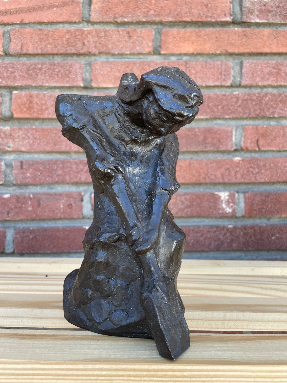 Peter Roovers – Kiste Trui – Gebronsd gipsen beeld, Ophalen, Gips, Beeld, Bruin