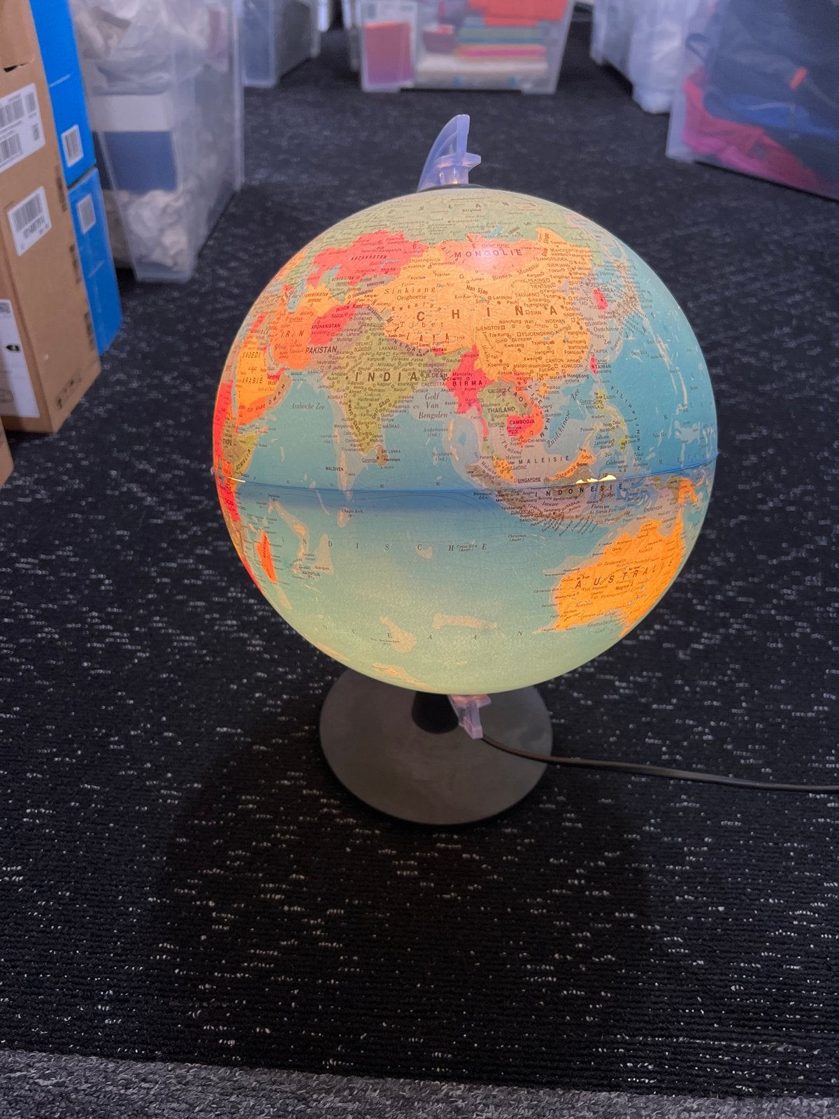 Lichtgevende Globe met Kleine Beschadigingen, Ophalen of Verzenden, Gebruikt, Meerkleurig, Kunststof