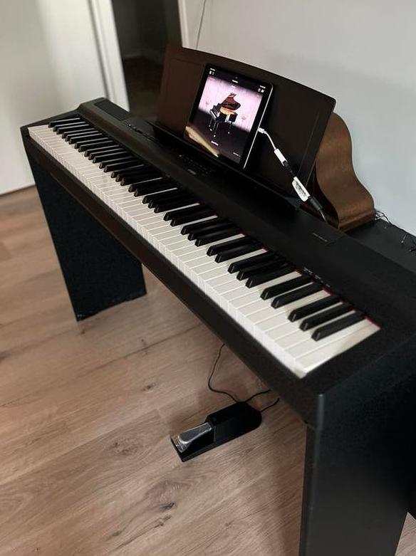 Yamaha P-125 Piano + FC3A pedaal + L-125B stand, Muziek en Instrumenten, Ophalen, Zwart, Digitaal, Zo goed als nieuw