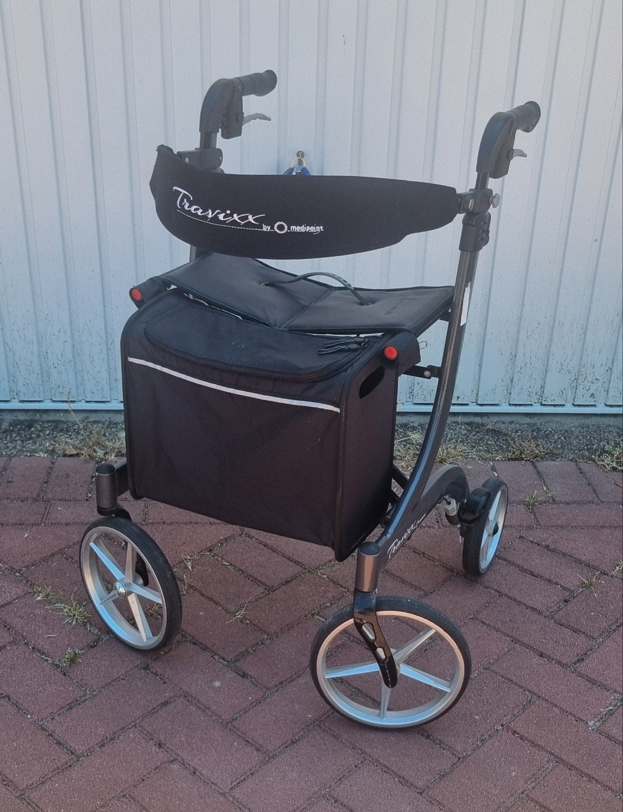 Rollator merk Travixx deluxe M by Medipoint, Ophalen, Lichtgewicht, Zo goed als nieuw