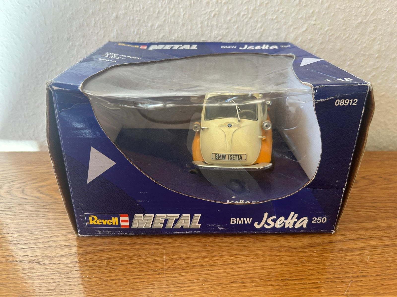 Revell BMW Isetta 250 - Modelauto (Verpakking beschadigd), Hobby en Vrije tijd, Modelauto's | 1:18, Ophalen of Verzenden, Gebruikt