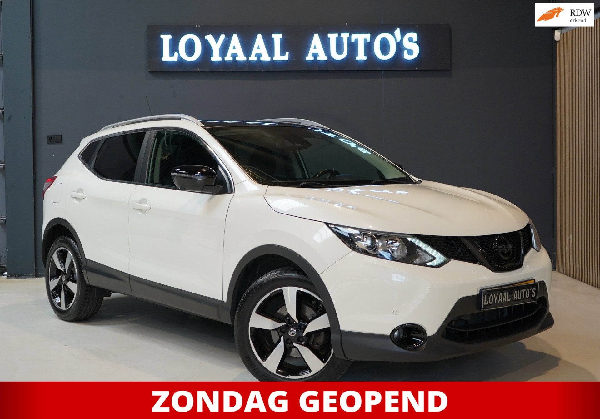 Nissan Qashqai 1.2 Connect Edition | PANODAK | TREKHAAK | CR, Auto's, Voorwielaandrijving, Euro 5, Stof, Gebruikt