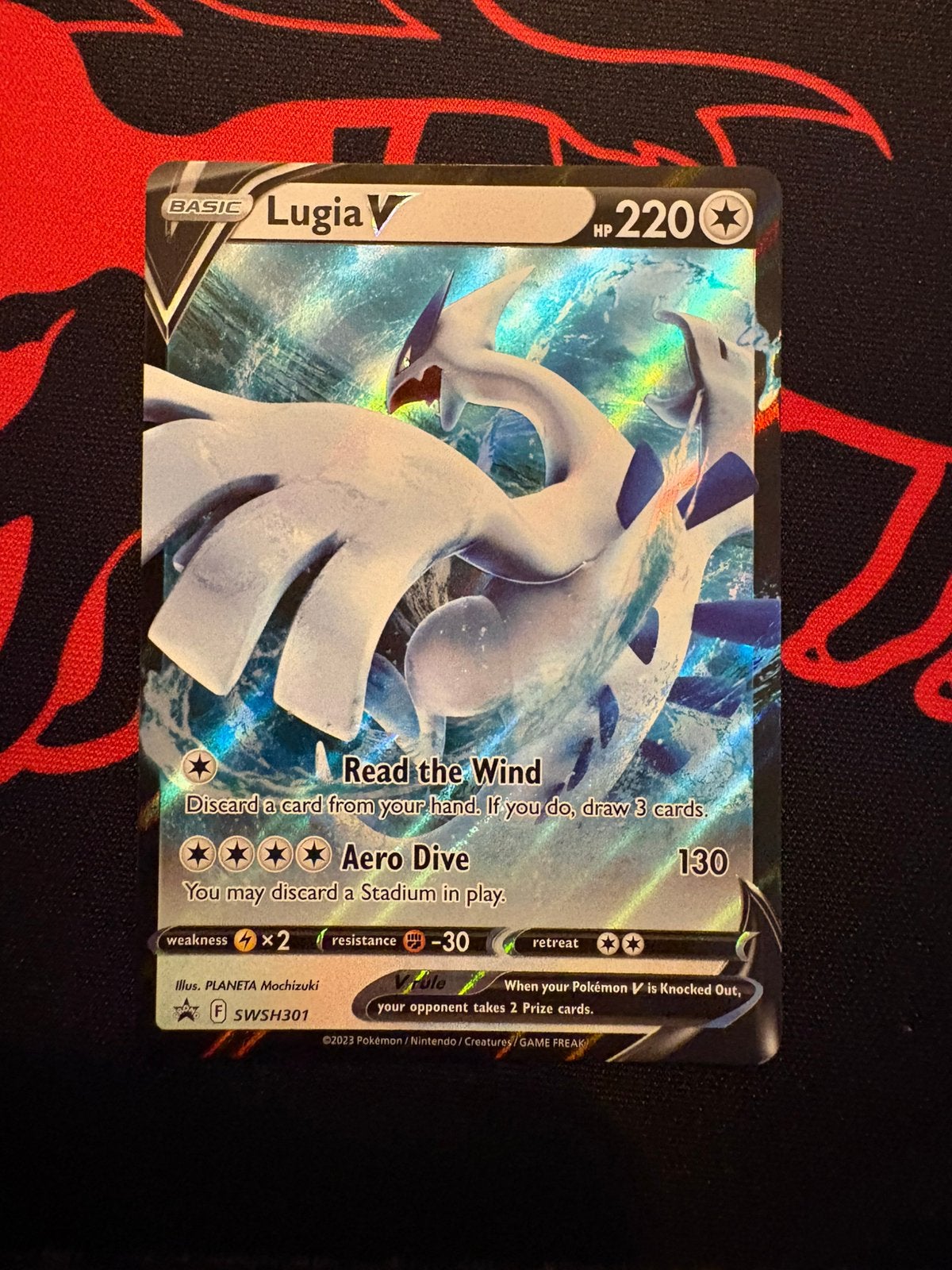 POKÉMON LUGIA V SWSH301 – BLACK STAR PROMO – HOLO, Hobby en Vrije tijd, Ophalen of Verzenden, Zo goed als nieuw
