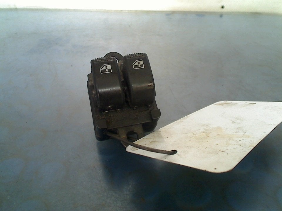 Raamschakelaar Links Voor Hyundai Atos 2005 9357005050, Auto-onderdelen, Hyundai Motor Deutschland GmbH, Gebruikt, Hyundai, Kaiserleipromenade 5, Offenbach am Main 63067, , Duitsland