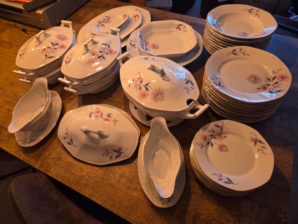 Uitgebreid servies van Zeh Scherzer, jubileumeditie uit 1930, Ophalen