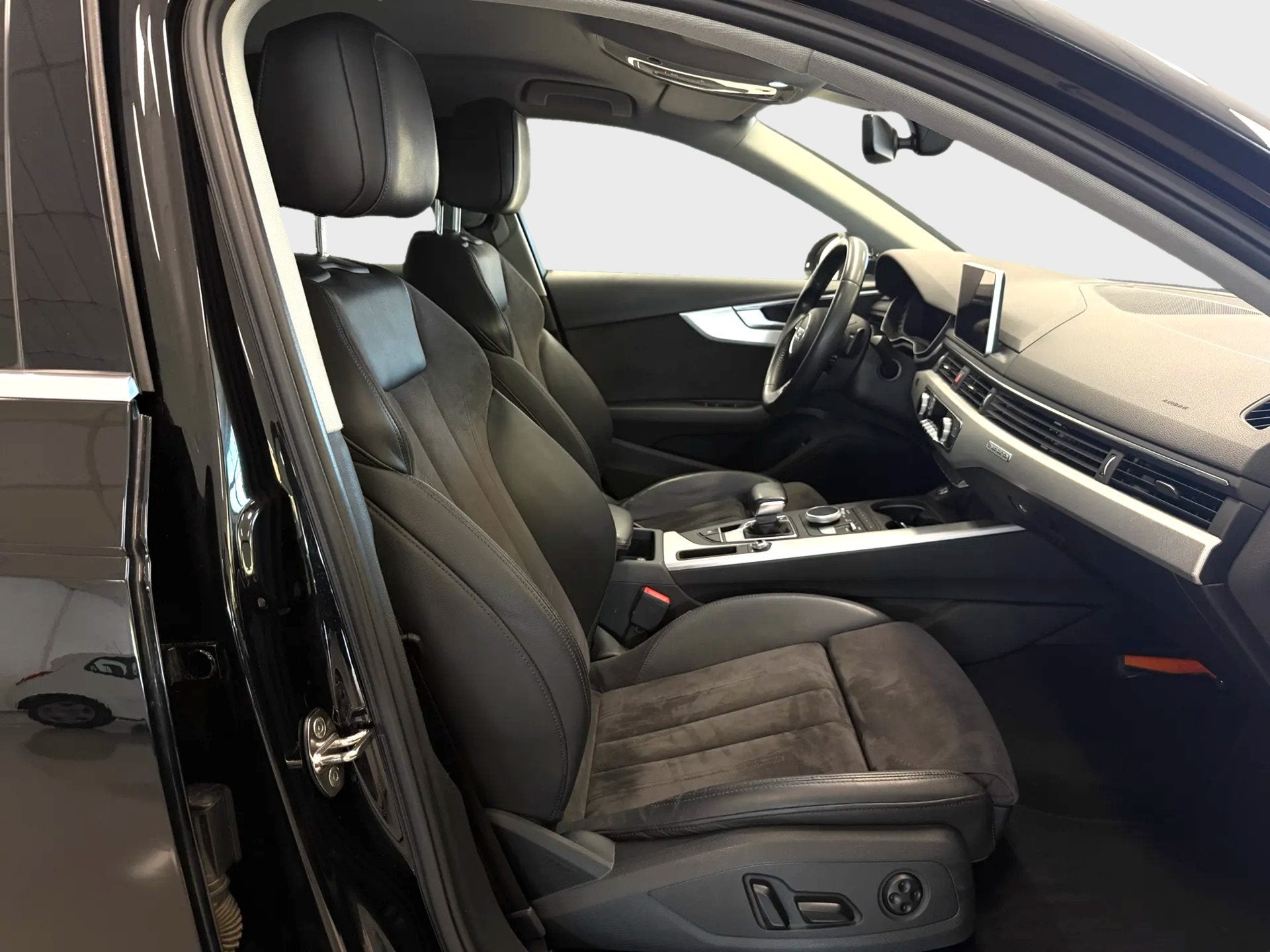 Foto 7 van Audi A4 Limousine 2.0 TDI quattro Sport S-Line 190 Pk Automa