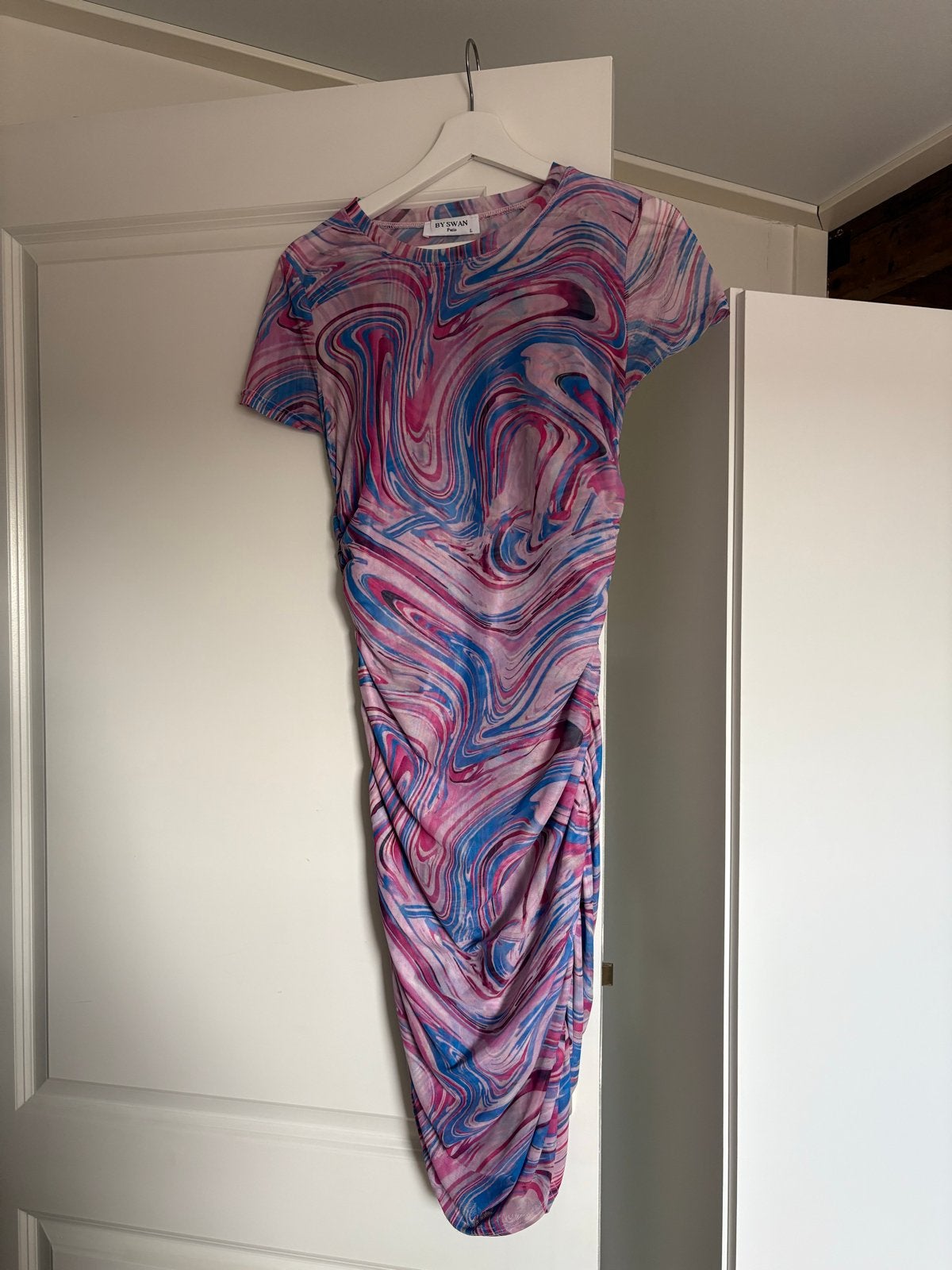 By Swan Bodycon Jurk Roze Maat L, Kleding | Dames, Jurken, Ophalen of Verzenden, Zo goed als nieuw, Maat 42/44 (L), Roze