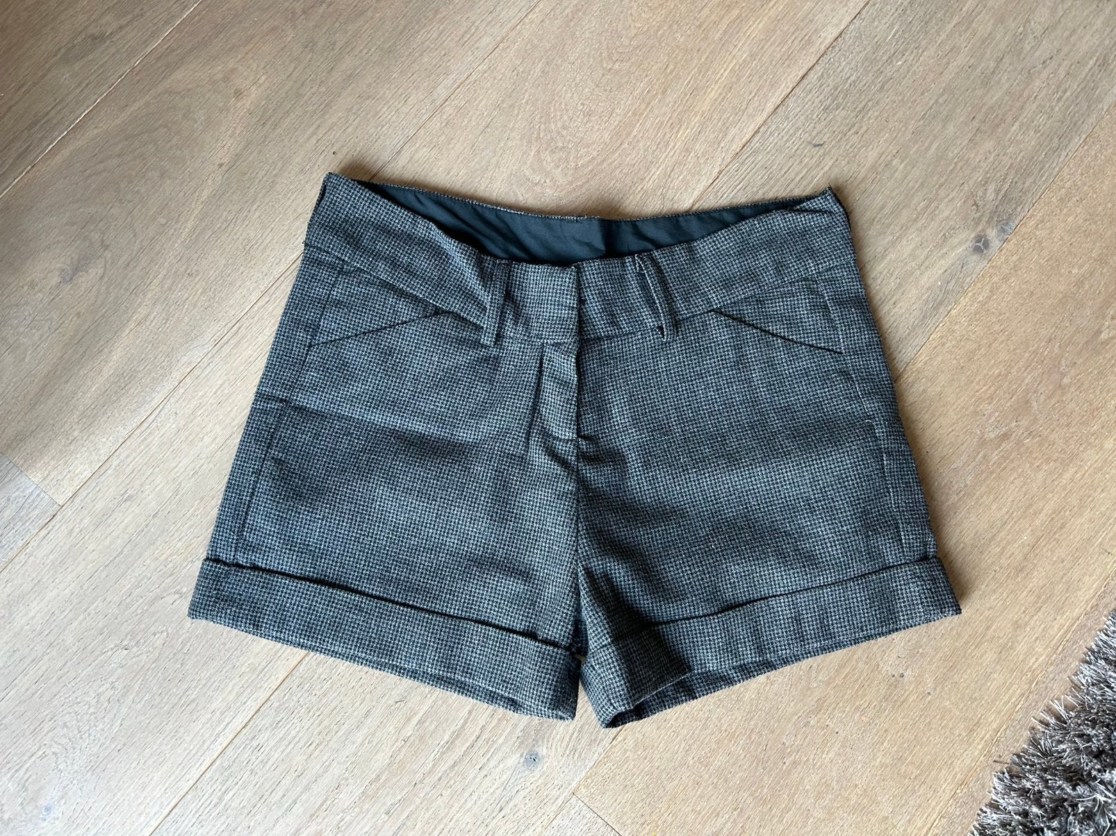 Gevoerd broekje maat 40, Kleding | Dames, Maat 38/40 (M), Kort, Ophalen of Verzenden, Grijs