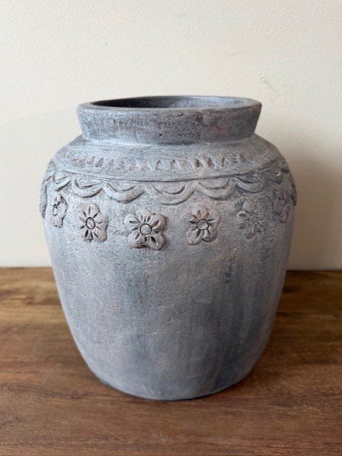 Echt een plaatje deze mooie stenen kruik met bloem motief, Tuin en Terras, Ophalen of Verzenden, Zo goed als nieuw, Steen