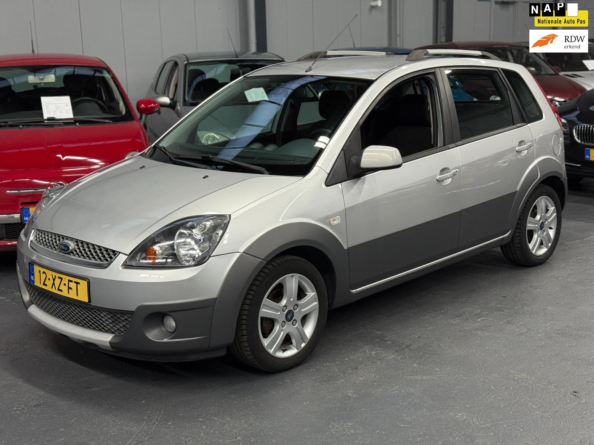 Ford Fiesta 1.4-16V Crossroad 2de Eigenaar Nw APK NAP, Voorwielaandrijving, Stof, 4 cilinders, Origineel Nederlands