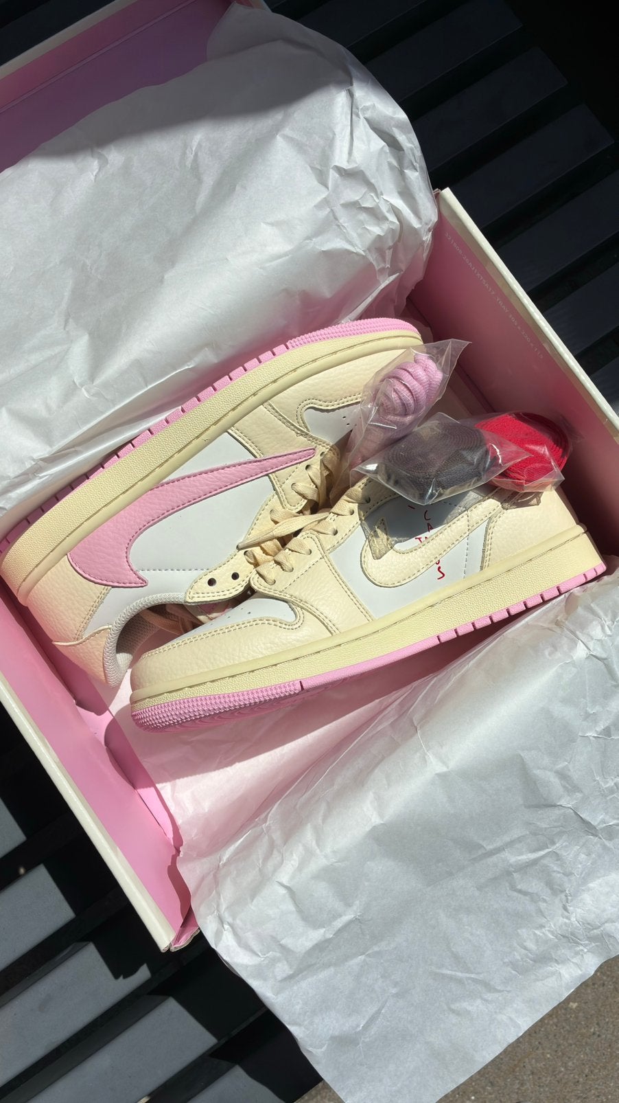Air Jordan 1 Low x Travis Scott Pink, Kleding | Heren, Overige kleuren, Nieuw, Ophalen of Verzenden, Sneakers of Gympen