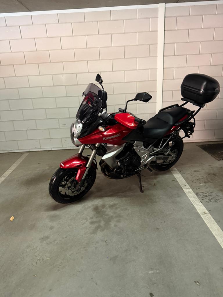 Rood +zwart, Particulier, Toermotor, Handgeschakeld, Minimaal motorrijbewijs A1