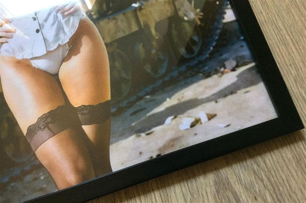 Uniek Sexy Leger WW2 Pin up met Sherman tank poster Lijst, Verzamelen, Verzenden, Nederland, Foto of Poster