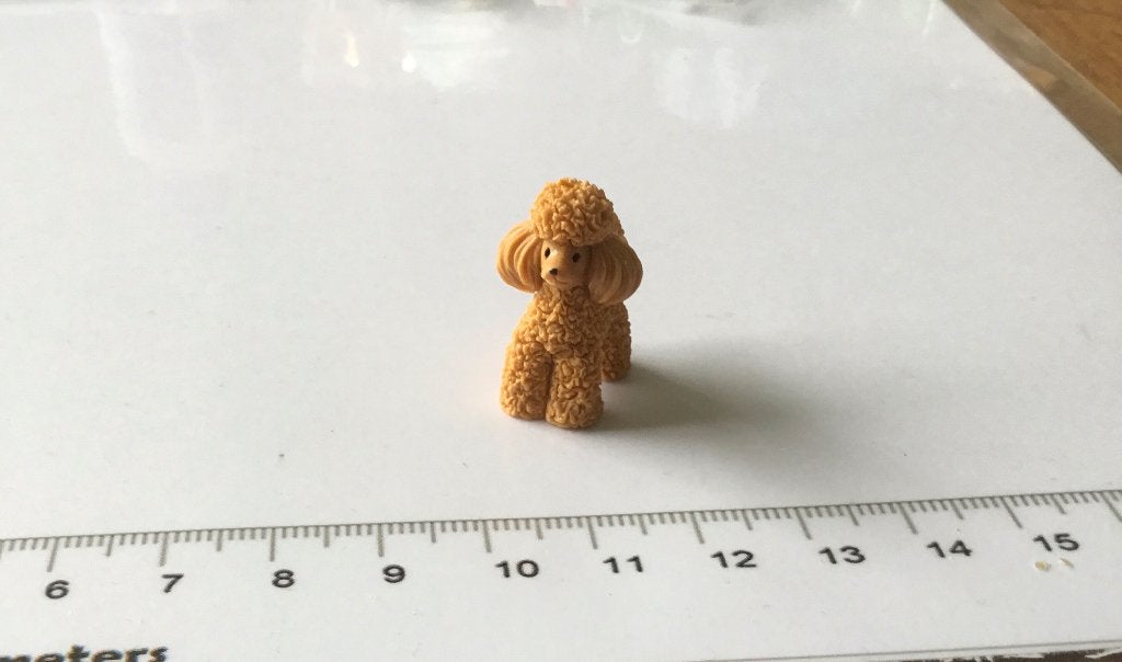 Poppenhuis miniaturen mini hondje 305, Ophalen of Verzenden, Nieuw, Poppenhuis
