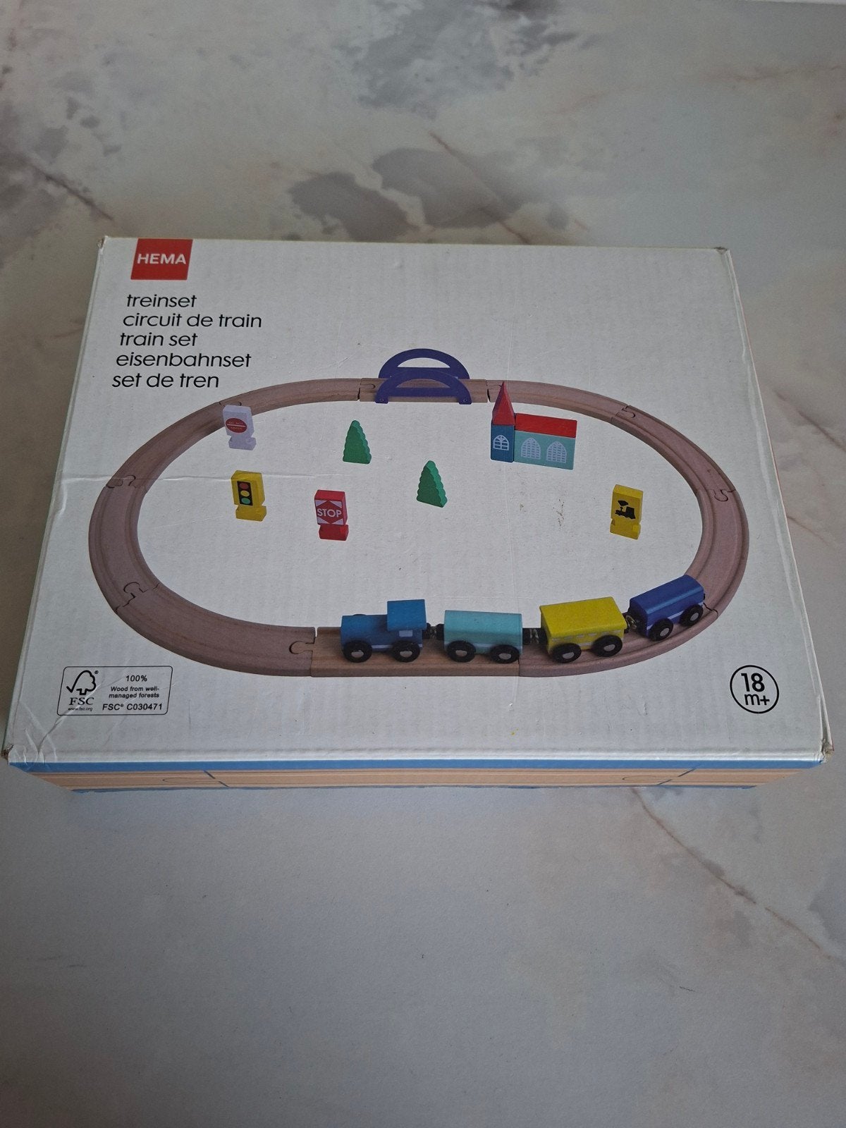 Hema Treinset met houten spoor en accessoires, Ophalen of Verzenden, Zo goed als nieuw, Rij- of Hobbelspeelgoed