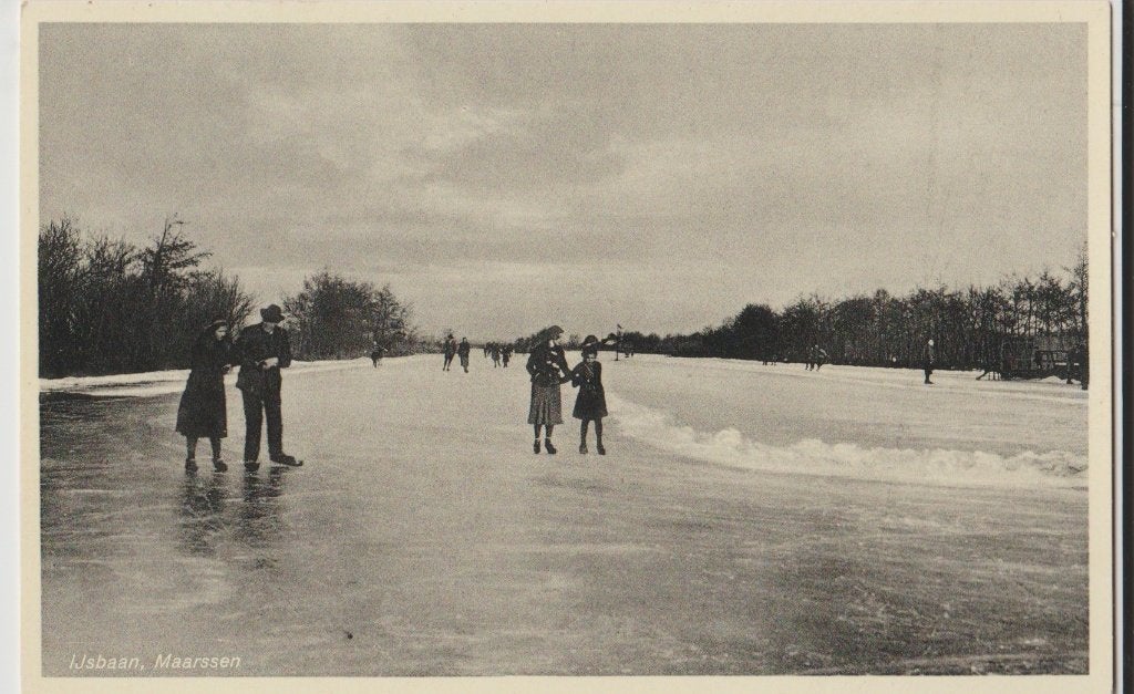 schaatssport schaatsen ijspret ijs winter ijsbaan maarssen, Ophalen of Verzenden, 1940 tot 1960, Ongelopen, Sport en Spel