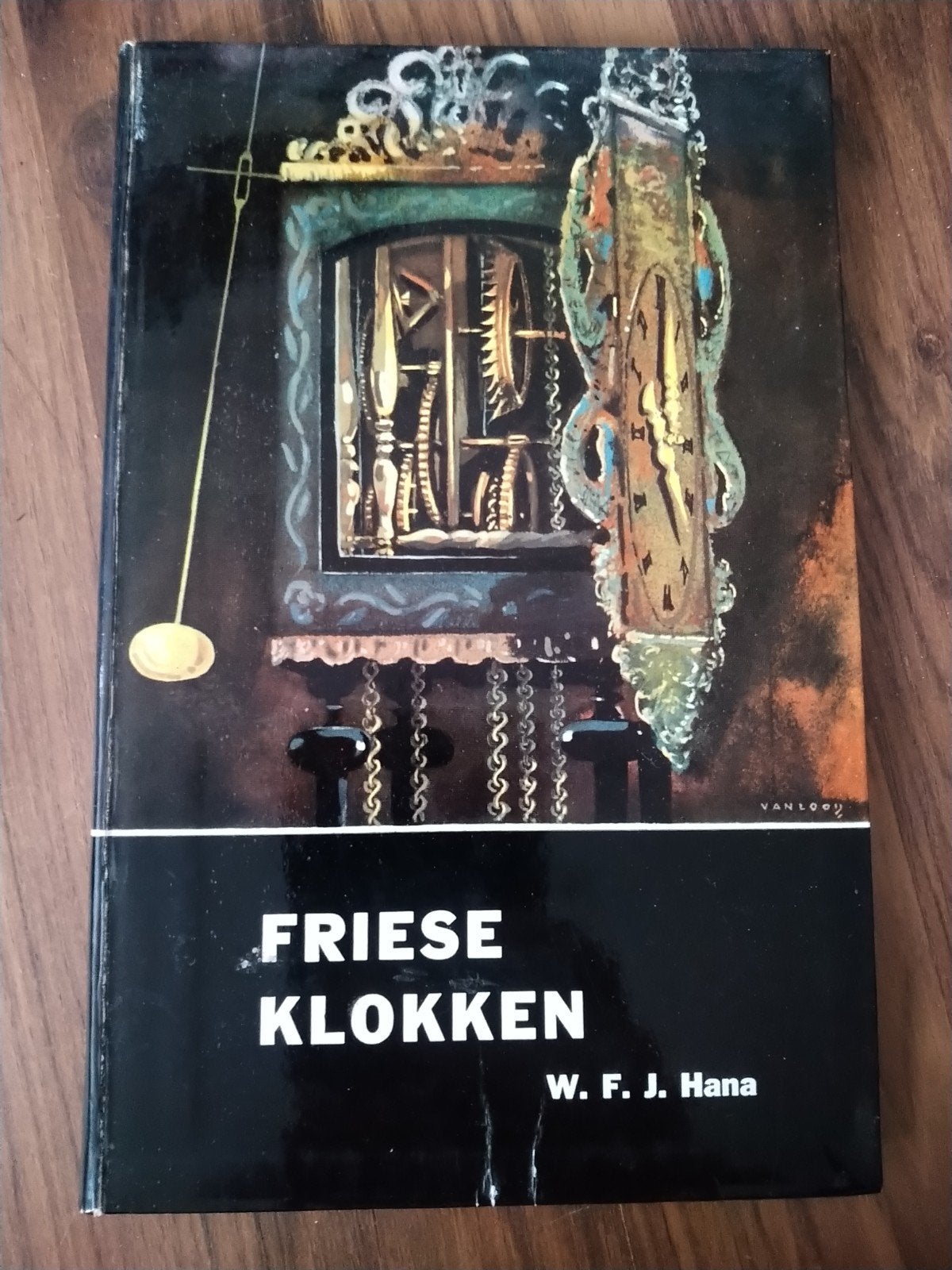 Friese klokken WFJ Hana, Ophalen of Verzenden, Gelezen
