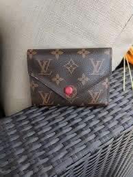 Victorine Wallet, Verzenden