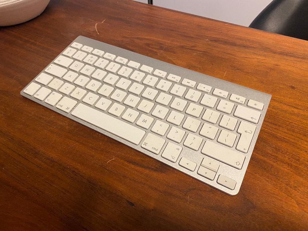 Apple draadloos toetsenbord Model A1314 Bluetooth, Gebruikt, Ophalen of Verzenden, Draadloos, Qwerty