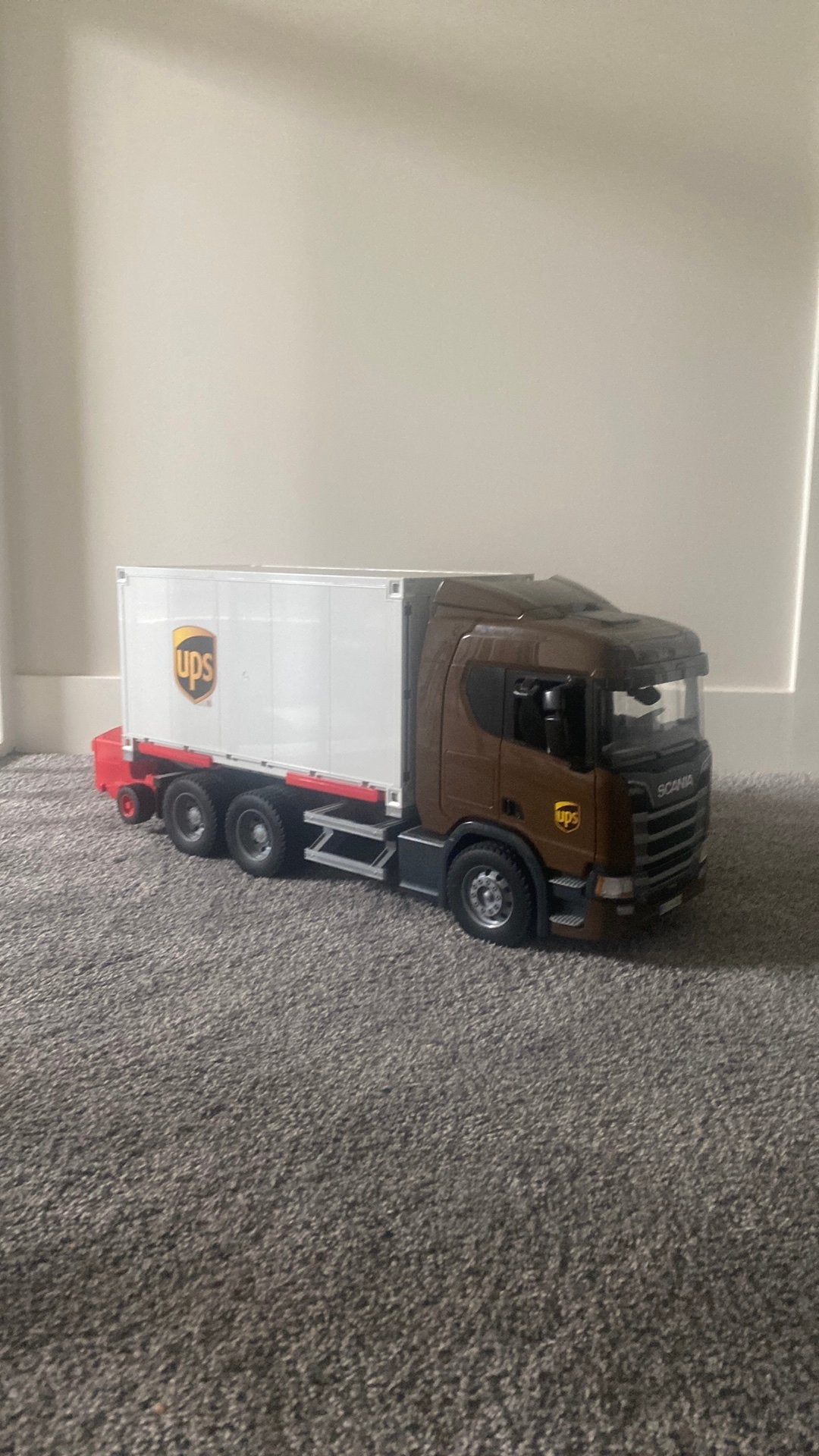 Bruder ups scania met kooiaap, Ophalen, Zo goed als nieuw