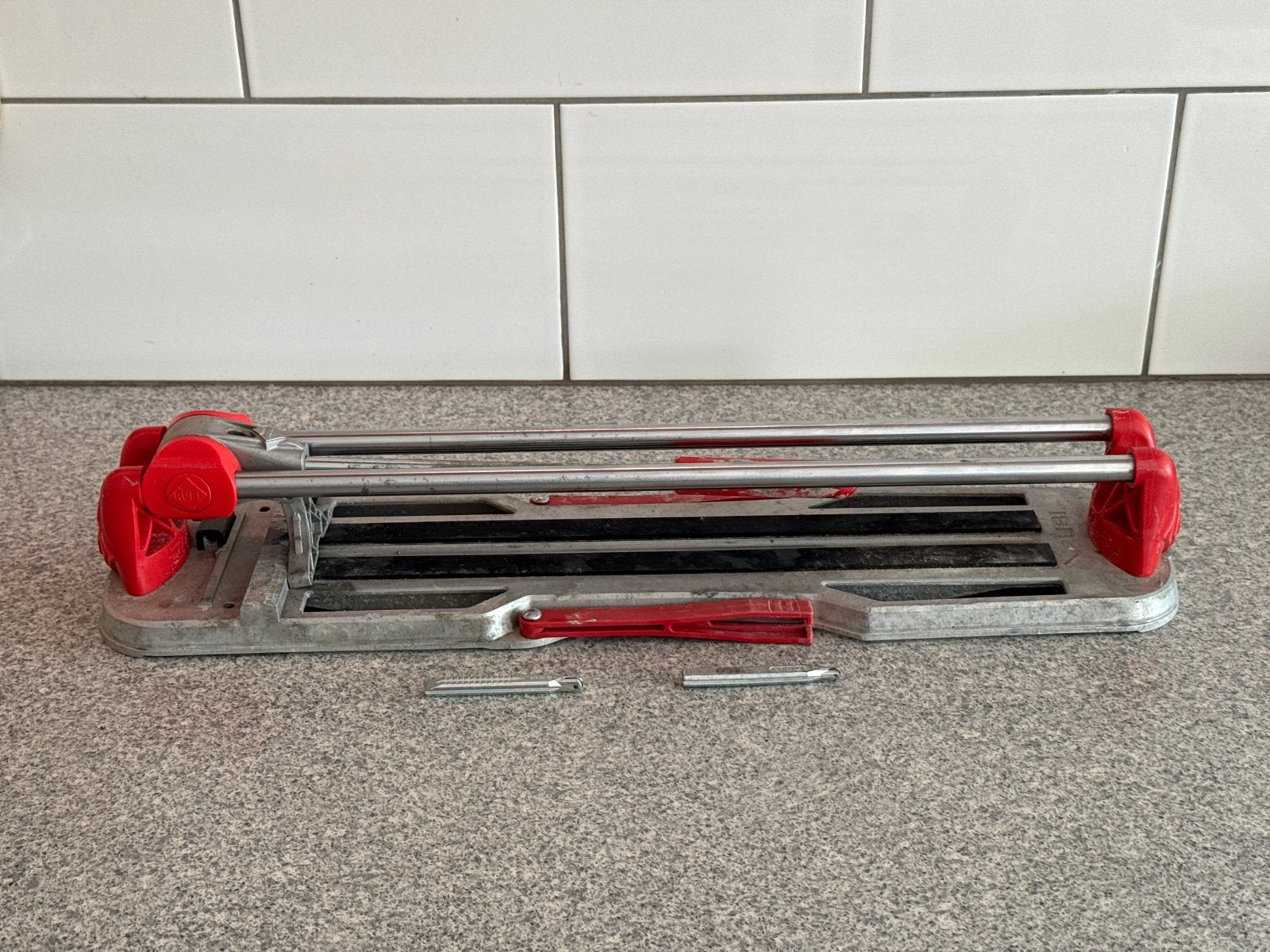 Rubi Star-42 tegelsnijder met 2 mesjes (6 en 8 mm), Ophalen of Verzenden, Gebruikt, Snijgereedschap, Rubi