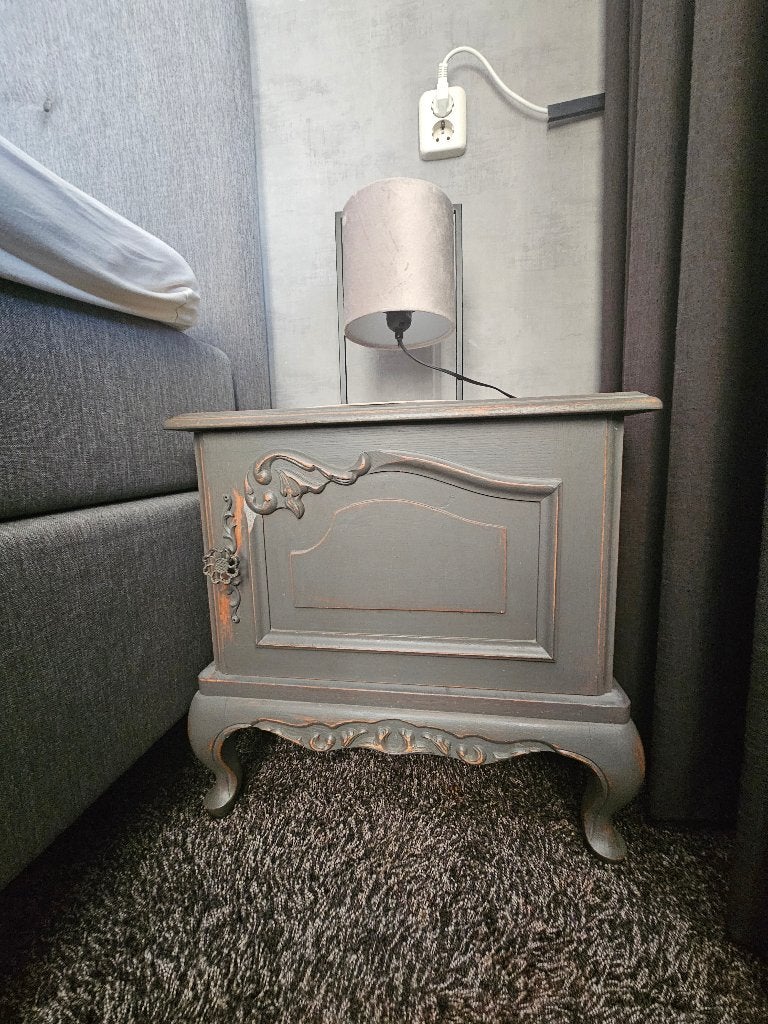 2 leuke queen ann nachtkastjes, Ophalen, Gebruikt, 45 tot 65 cm, Minder dan 55 cm