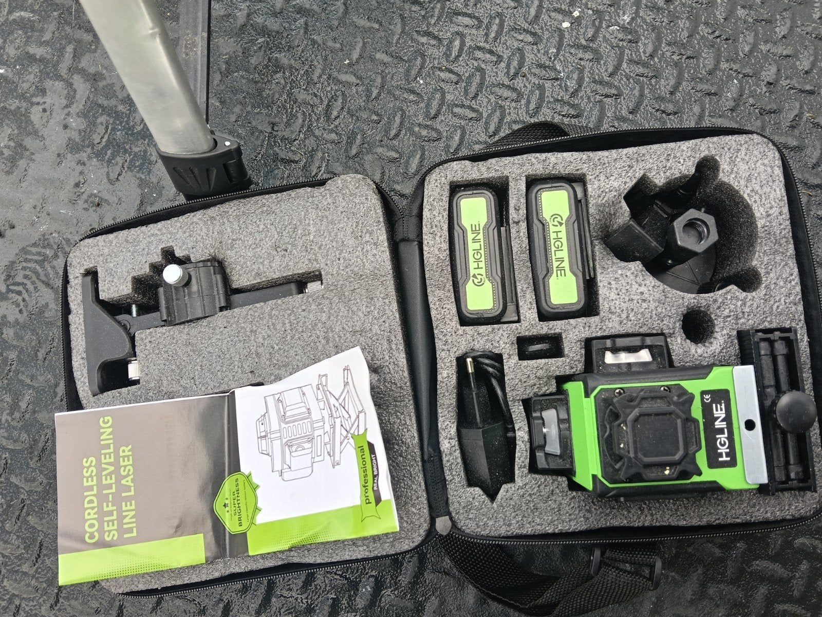 HGLINE Zelfnivellerende Laser met Statief en Koffer, Ophalen of Verzenden, Gebruikt