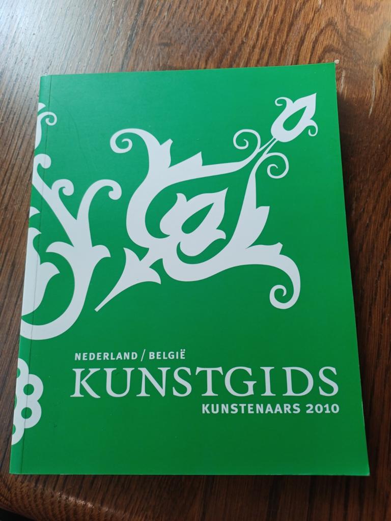 L7 Kunstgids Kunstenaars 2010 Nederland / België, Ophalen of Verzenden, Zo goed als nieuw, Overige onderwerpen, Pieter en Francine (Voorwoord)