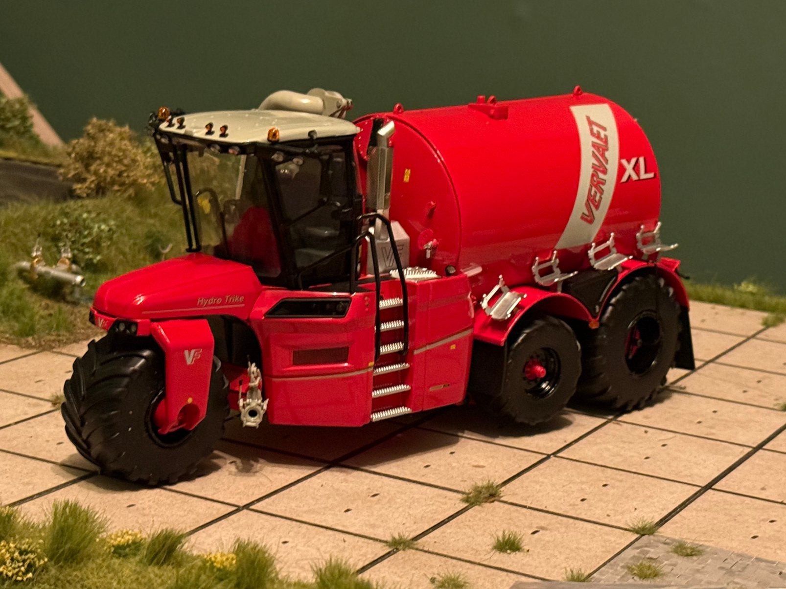 Vervaet Hydro Trike XL  Marge Models 1:32 verbouwd, Ophalen of Verzenden, Zo goed als nieuw, Tractor of Landbouw, Overige merken