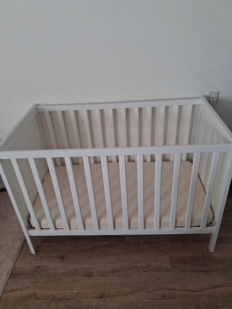 Babybedje, Ophalen, Zo goed als nieuw, Minder dan 140 cm, Matras