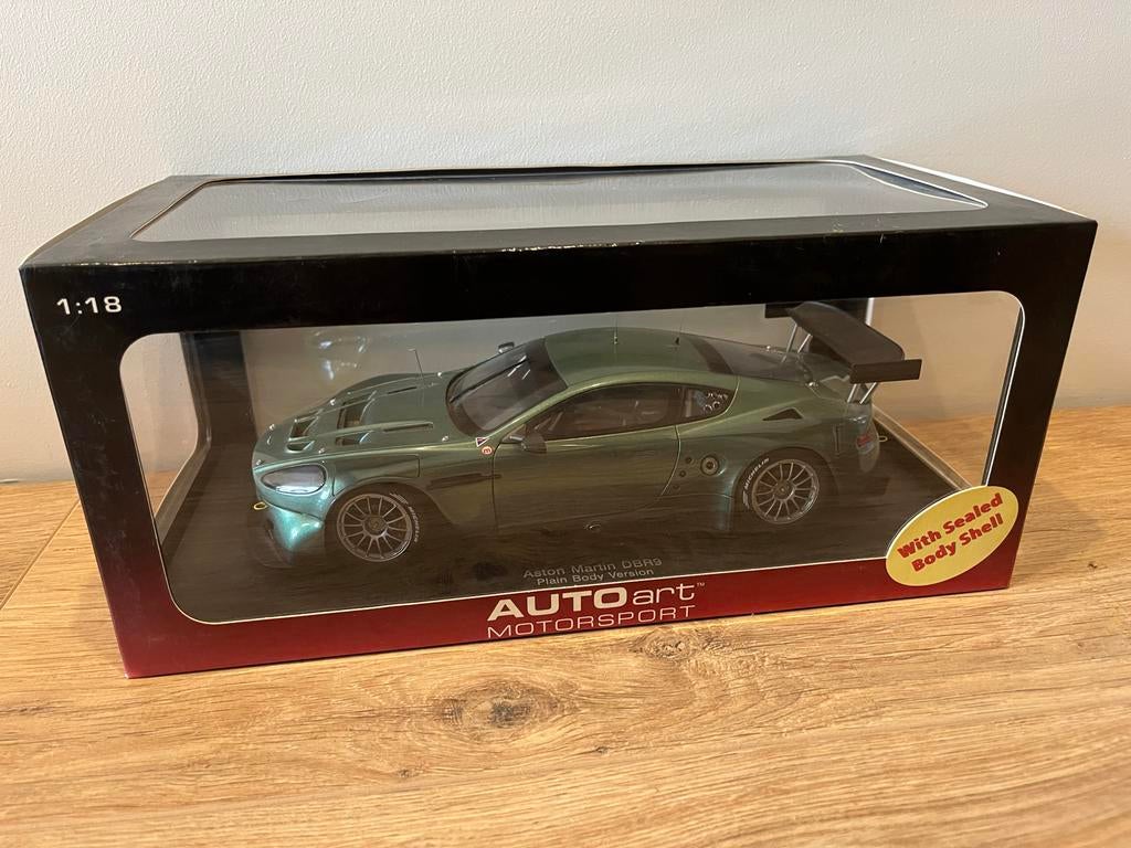 Autoart Aston Martin DBR9 Plain Body 1:18, Hobby en Vrije tijd, Modelauto's | 1:18, Ophalen of Verzenden, Zo goed als nieuw, Auto