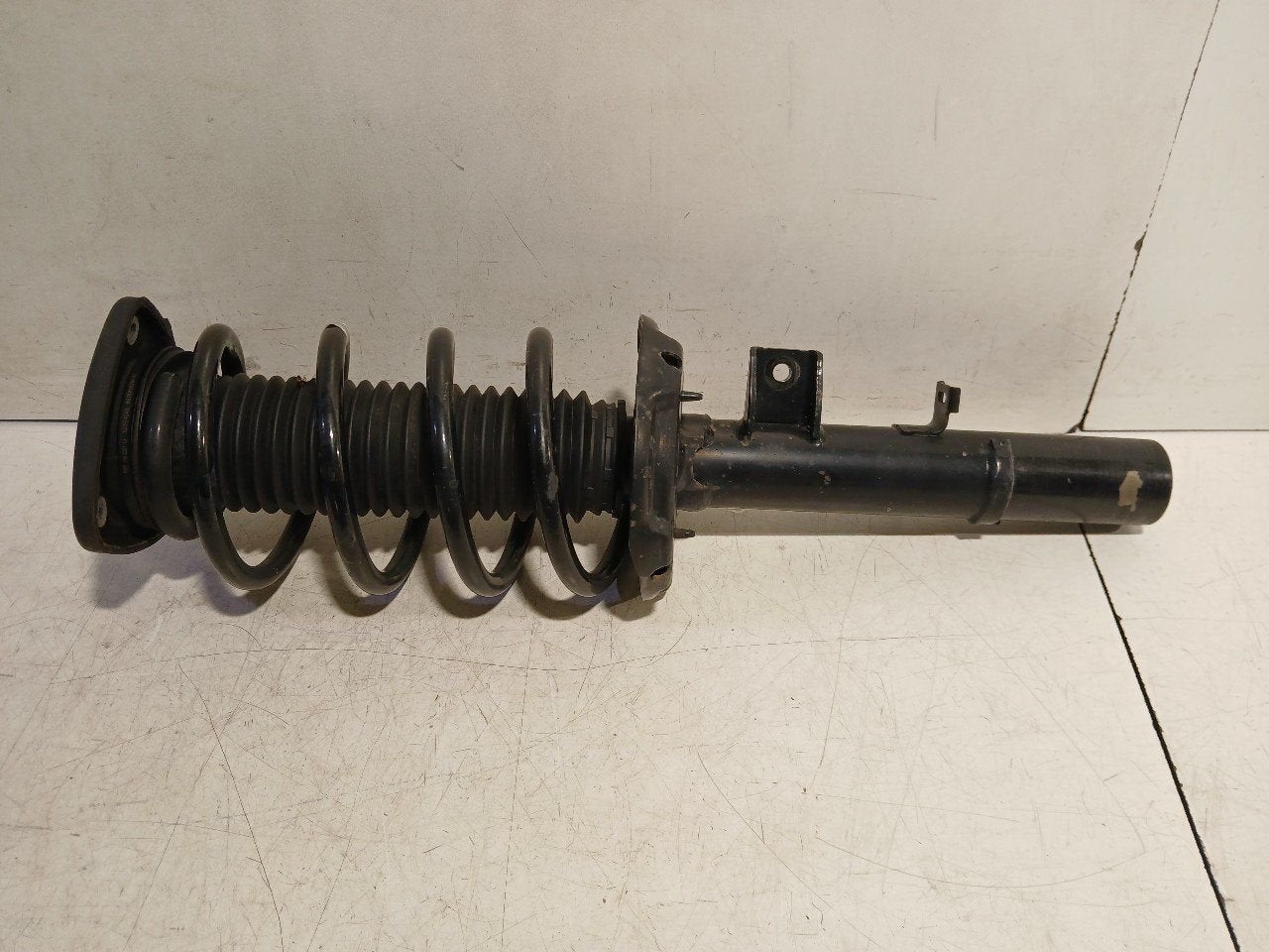 Veerpoot links voor Volvo XC40, Onderdelen@venauto.nl, Van der Ven Autorecycling B.V., Gebruikt, Ettenseweg 76, 4706 PB Roosendaal, The Netherlands