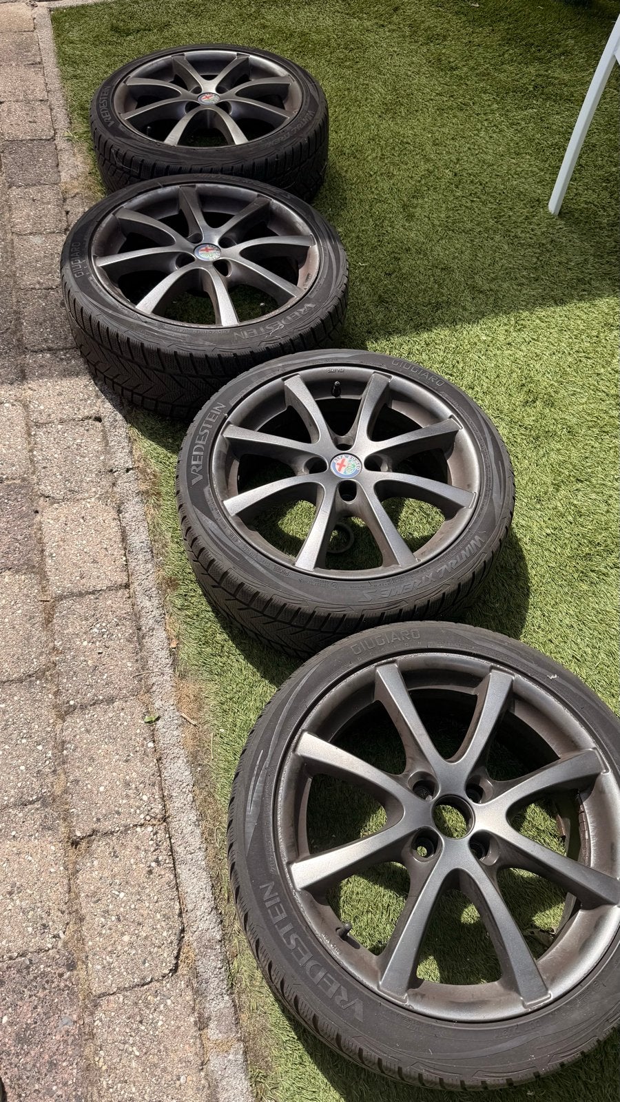 Set van 4 Alfa Romeo Mito velgen met Vredestein winterbanden, Ophalen, Gebruikt, Banden en Velgen, 17 inch