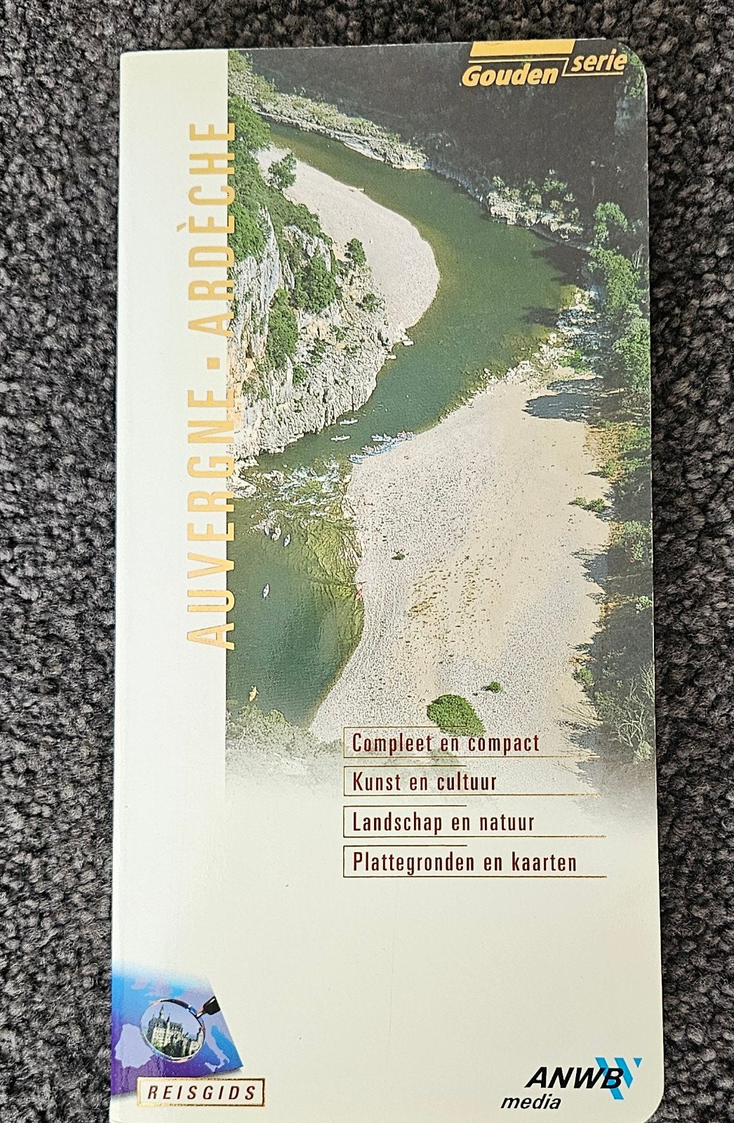 ANWB Reisgids Auvergne - Ardèche (Gouden Serie), Boeken, Reisgidsen, Gelezen, Europa, Ophalen of Verzenden, Reisgids of -boek